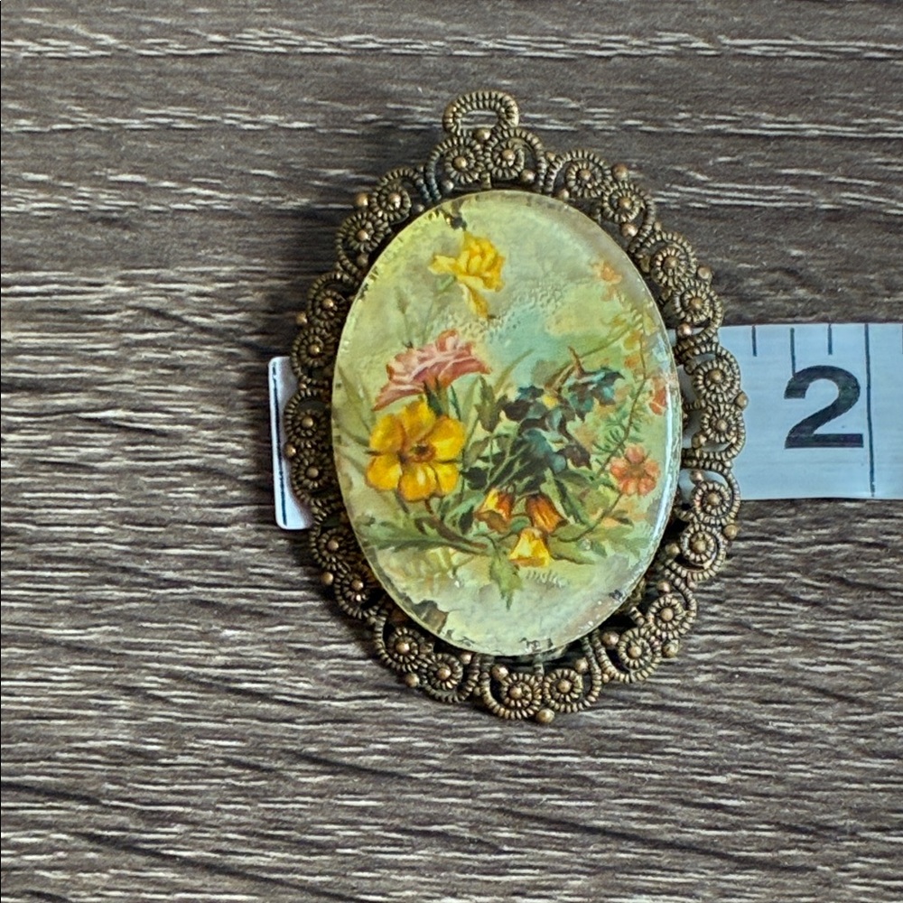 Vintage Floral Cameo Pendant - Picture 6 of 7